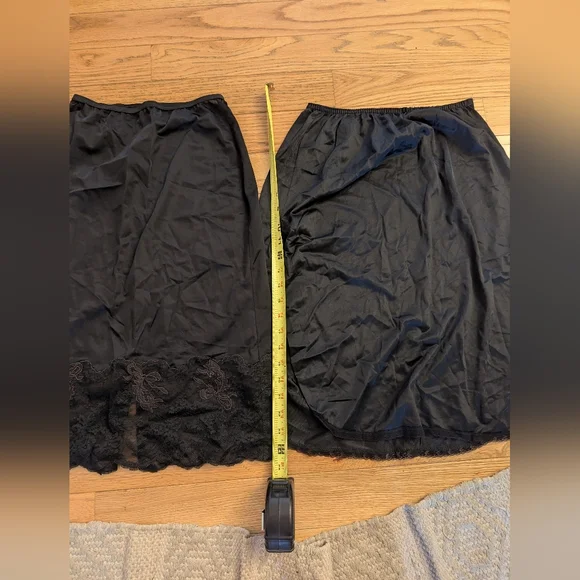 ☃️FLASH SALE☃️Vintage Black Silk Women's Slips And Accessories - Picture 2 of 10